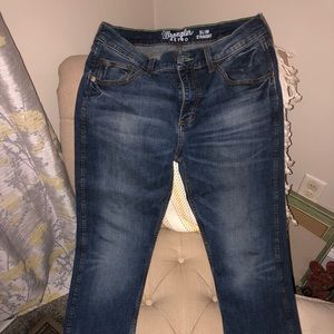 Men’s wrangler jeans pants , Flex fit slim straight 34 x 32, slightly distressed
